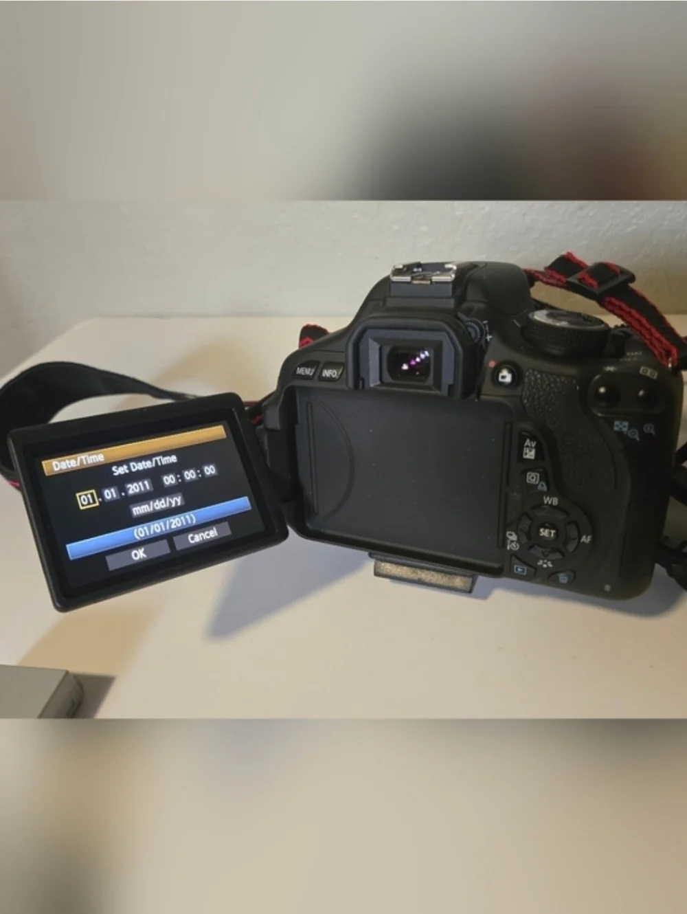 Canon EOS Rebel T3i DSLR Camera w/ Lens & Charger Bundle